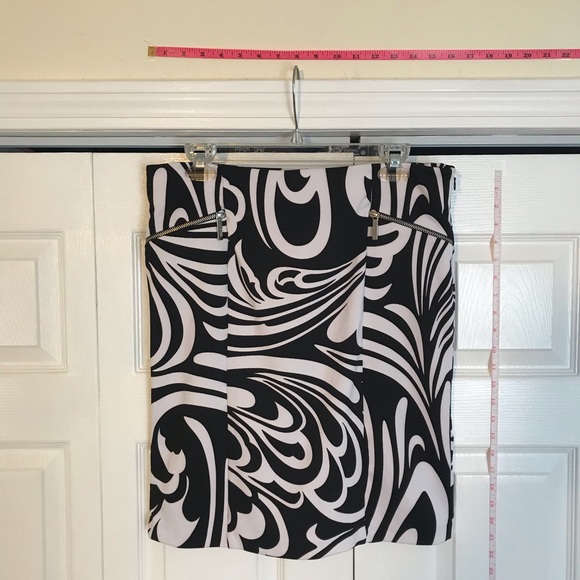 EUC Michael Kors skirt. Black and white/ form-fitting. Never worn. Size 12P. - Picture 4 of 13